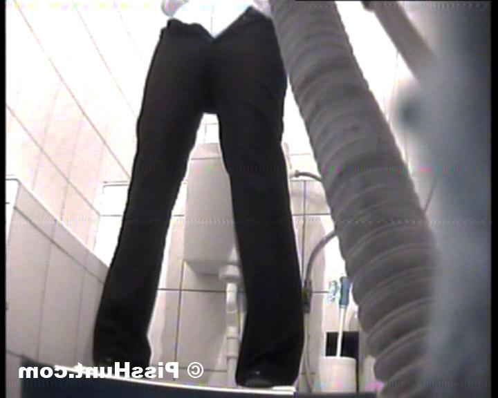 14P Two babes taking turns to pee in spycammed john