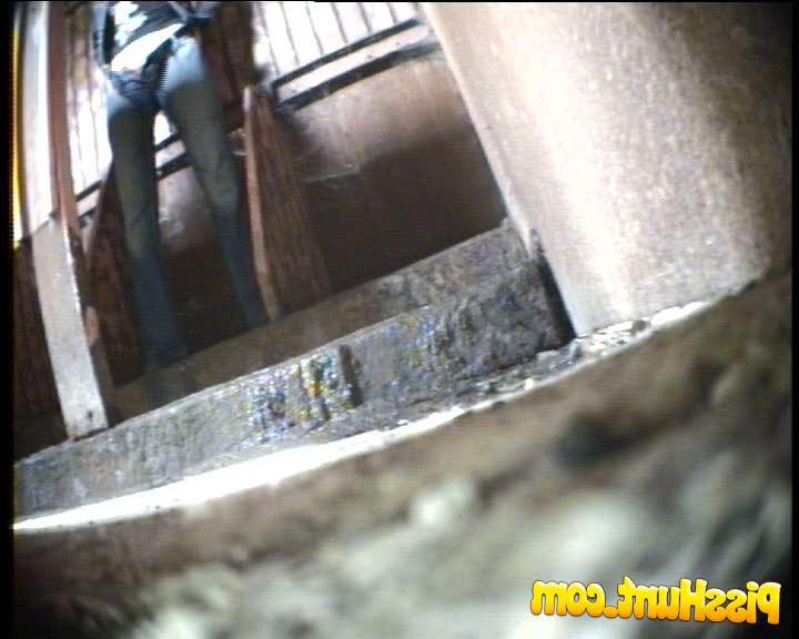 14P Young blonde hottie gets spycammed while pissing 