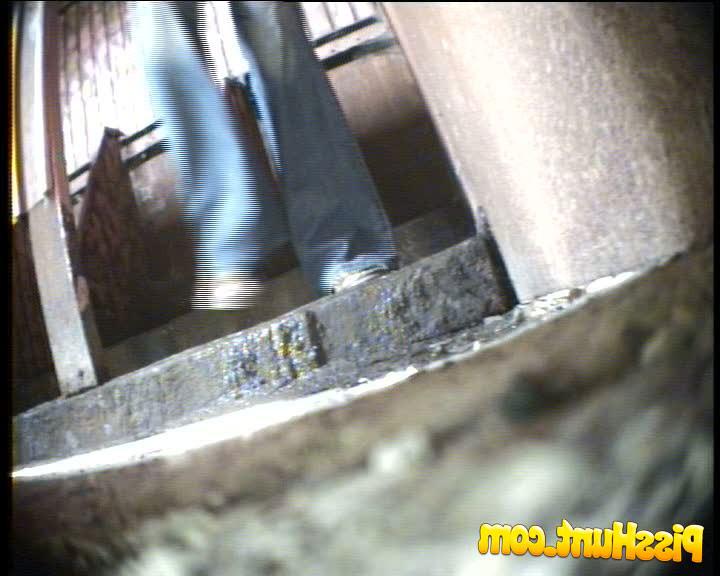 14P Young blonde hottie gets spycammed while pissing 