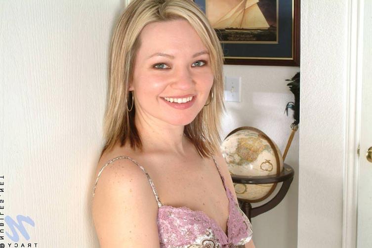 10P Cutie sits and plays with her pussy rubbing it and oohing and ahhing
