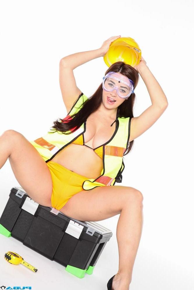 16P Taylor Vixen busty construction worker gets her boobs out