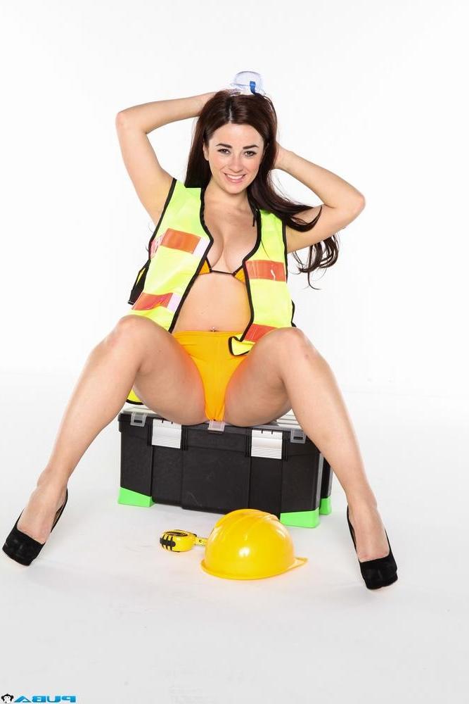 16P Taylor Vixen busty construction worker gets her boobs out