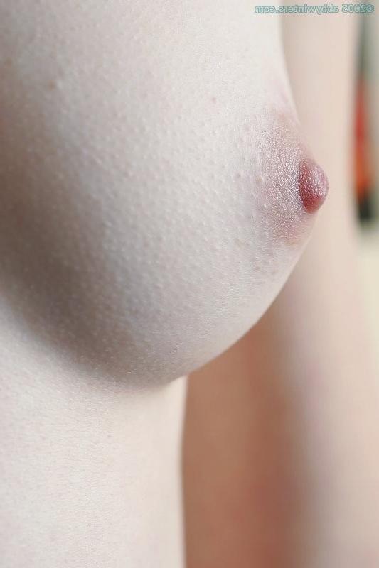 16P Rose shows her pussy close up
