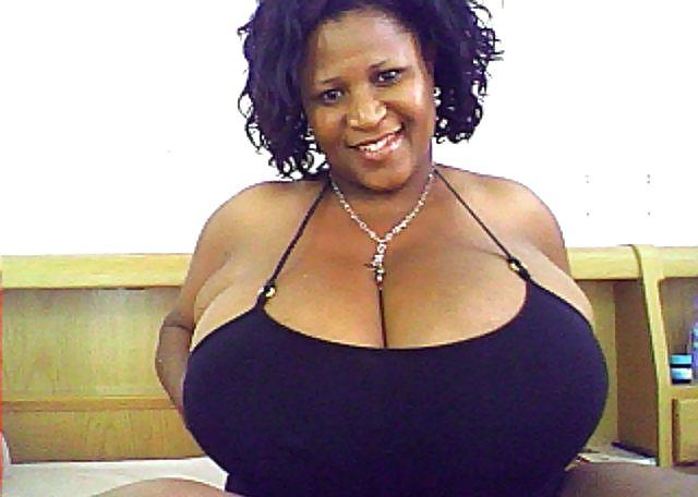 25P BBW Pornostar webcam 11