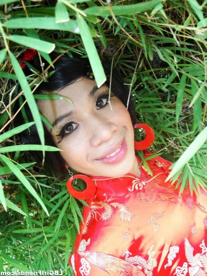 15P Sweet Ladyboy Girlfriend Exposing Her Cock