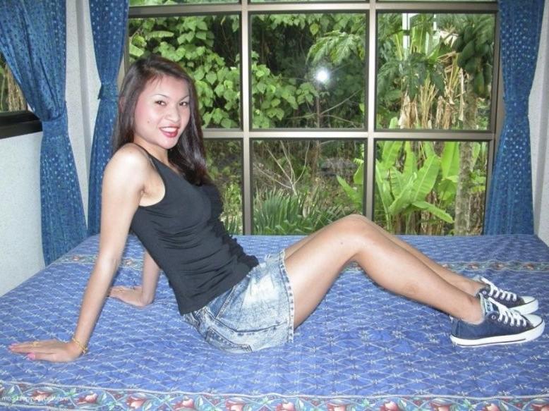 15P hot thai ladyboy flashes little shemale cock