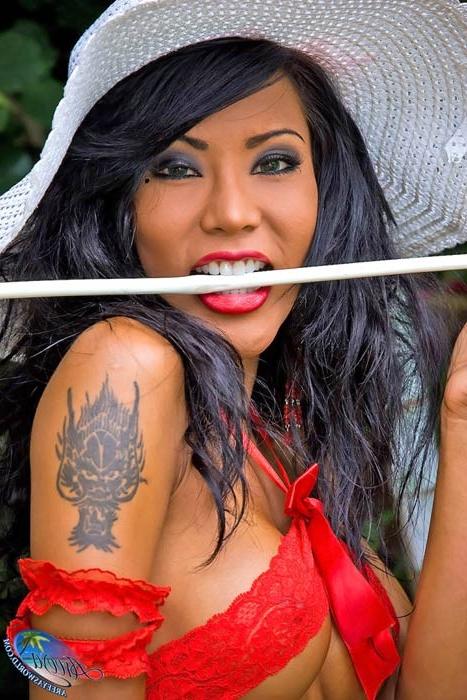 16P Ladyboy Areeya takes off her skimpy little outfit for you