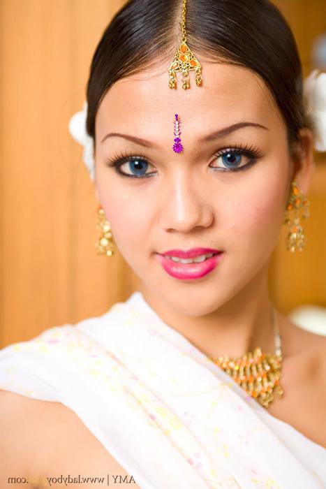 16P Ladyboy Amy seductively teases in an indian sari