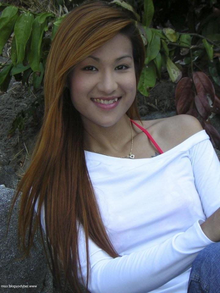 15P thai ladyboy exposes her tasty shemale cock