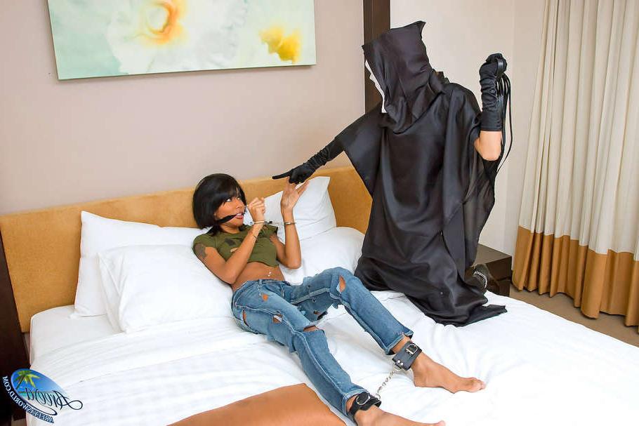 15P Areeya abused in a Scary movie