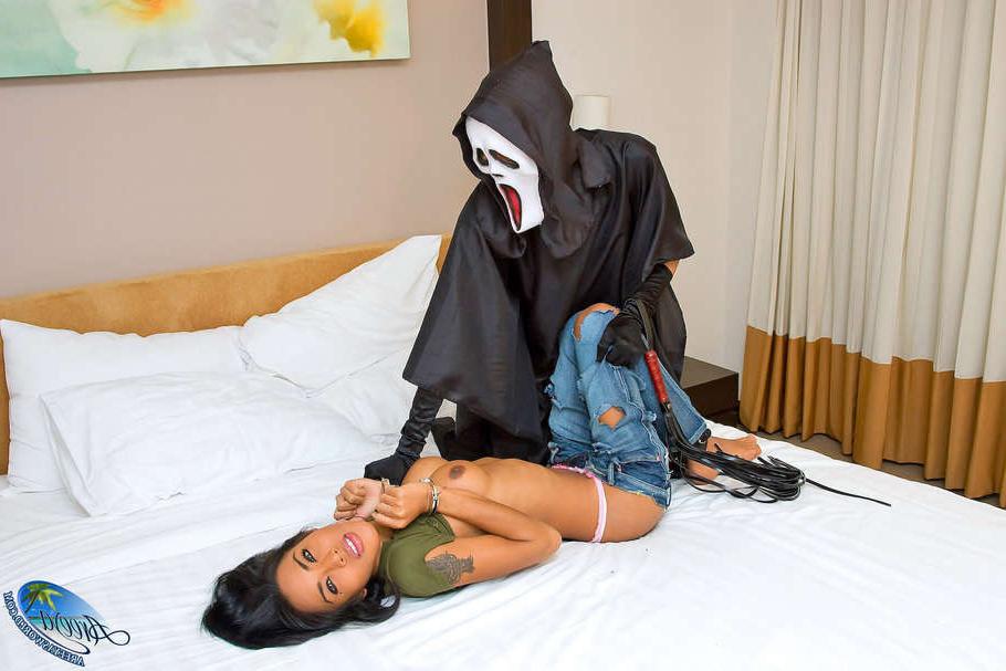 15P Areeya abused in a Scary movie