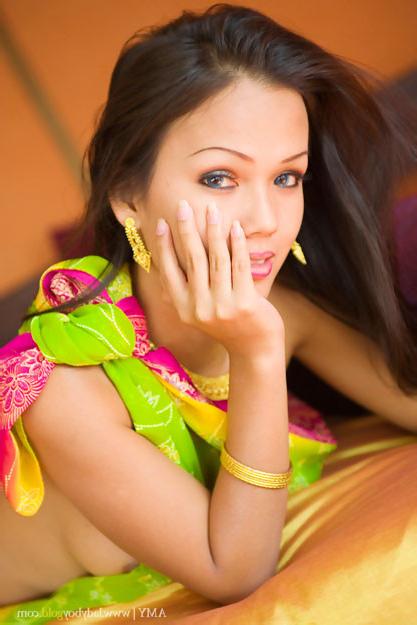 16P Beautiful Ladyboy Amy shows off her great body