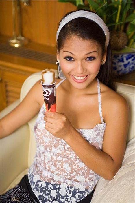 16P Ladyboy Amy shows she would be a good cocksucker