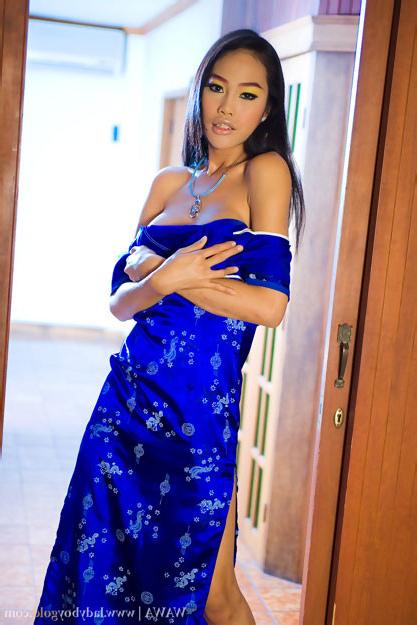 16P Ladyboy Wawa is a very stunning geisha girl