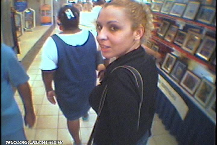 12P 12 pics and 1 movie of Roberta from Street Blowjobs