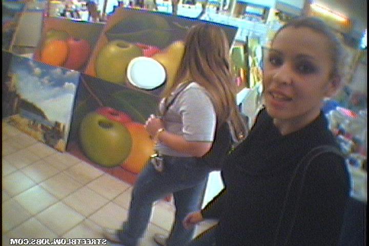 12P 12 pics and 1 movie of Roberta from Street Blowjobs