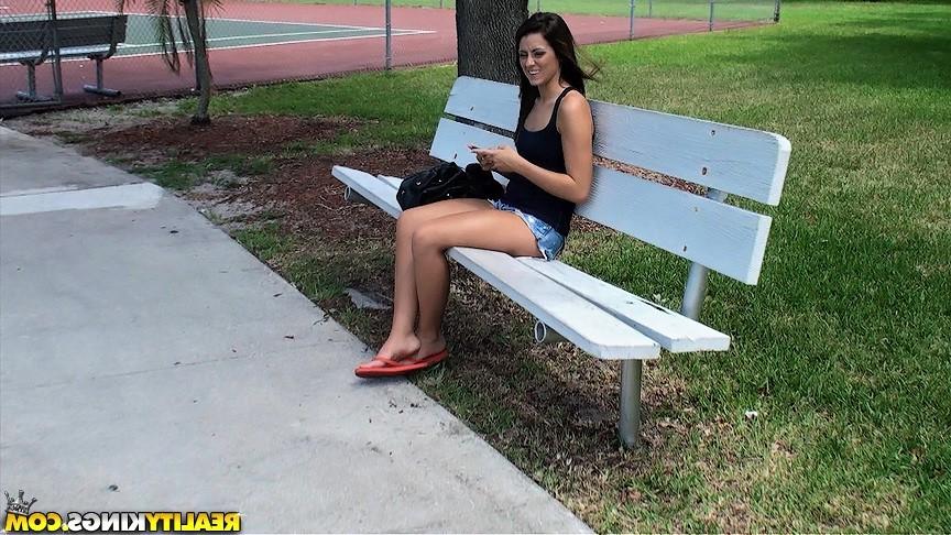 12P 12 pics and 1 movie of Autumm from Street Blowjobs