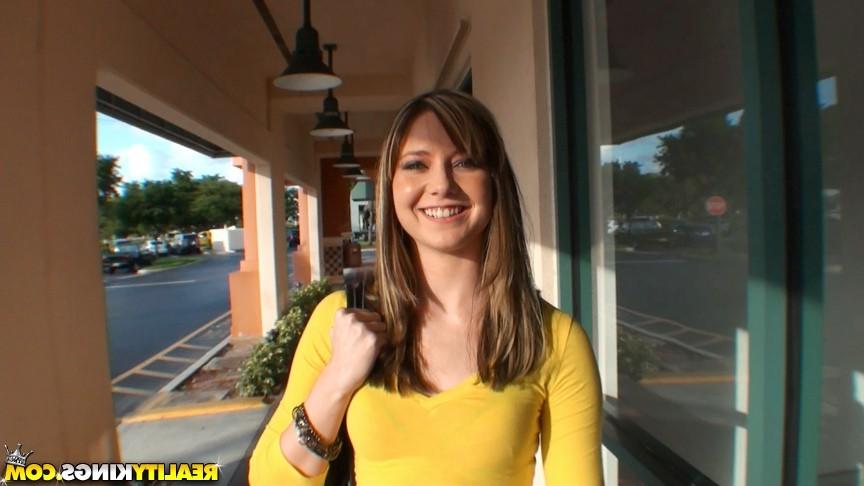 12P 12 pics and 1 movie of Kacey from Street Blowjobs