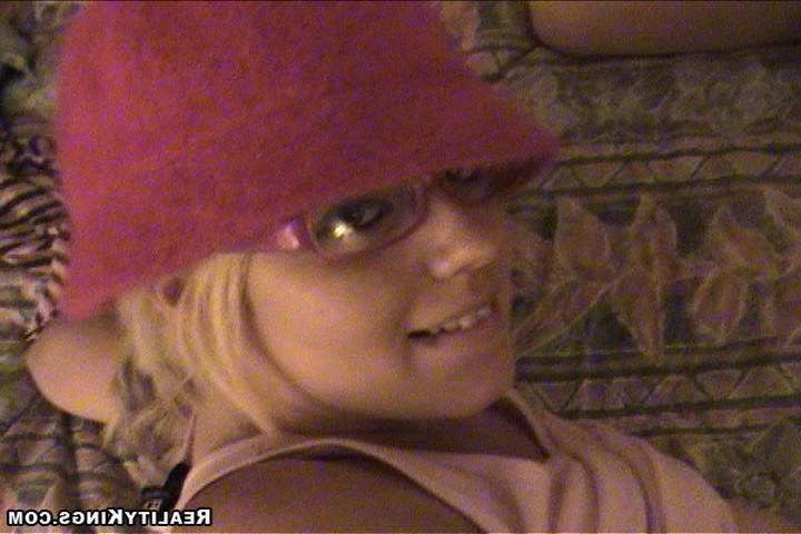 12P 12 pics and 1 movie of Lola from Street Blowjobs