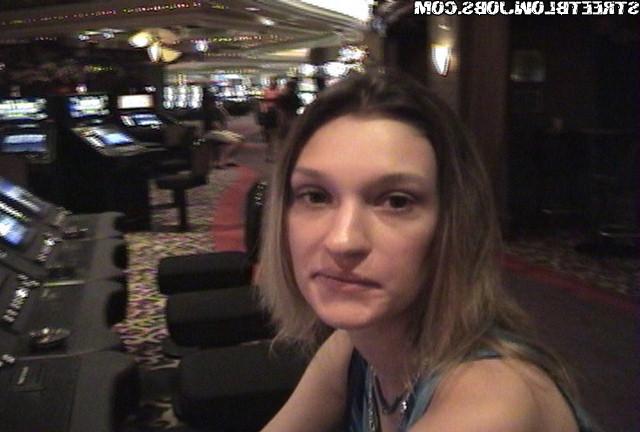 12P 12 pics and 1 movie of Aroana from Street Blowjobs