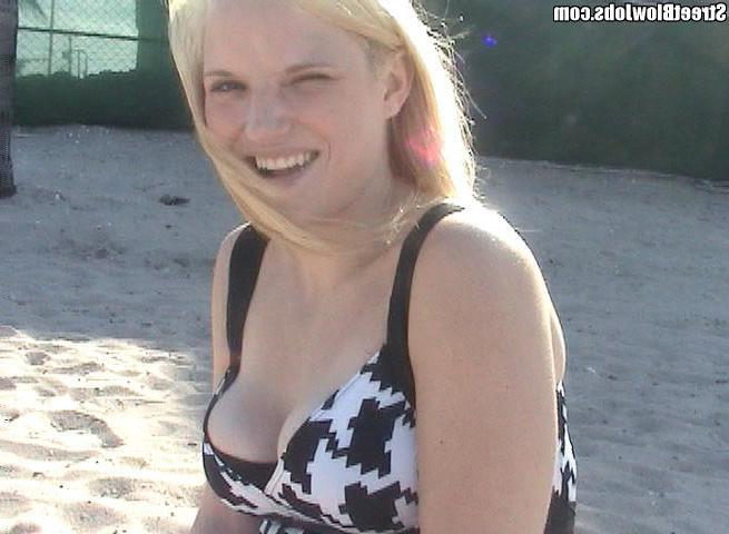 12P 12 pics and 1 movie of Amanda from Street Blowjobs