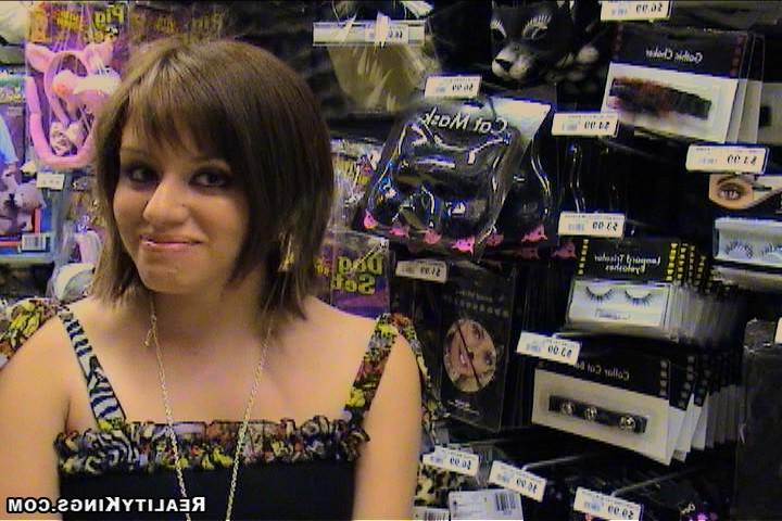 12P 12 pics and 1 movie of Missy from Street Blowjobs