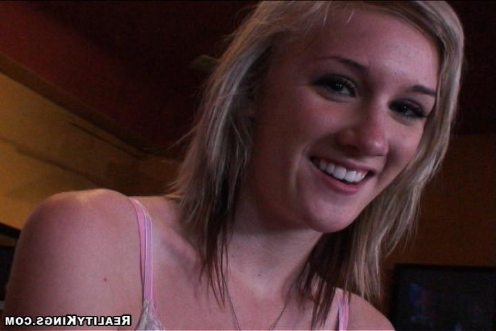 12P 12 pics and 1 movie of Taylr from Street Blowjobs