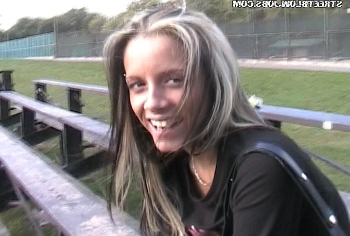 12P 12 pics and 1 movie of Pamela from Street Blowjobs