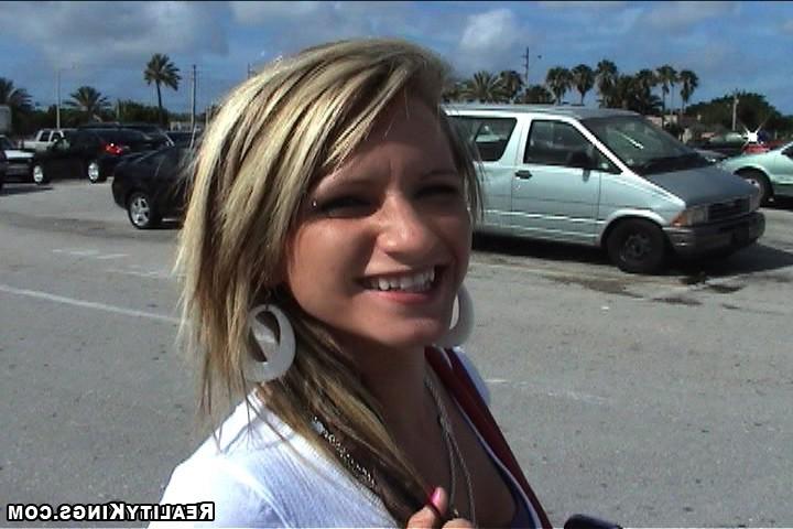 12P 12 pics and 1 movie of Starr from Street Blowjobs