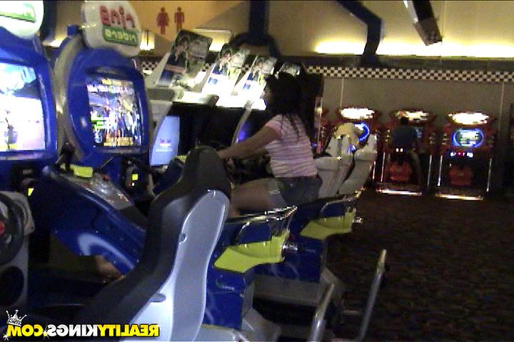 12P 12 pics and 1 movie of Giselle from Street Blowjobs