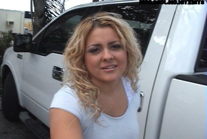 12P 12 pics and 1 movie of Gia from Street Blowjobs
