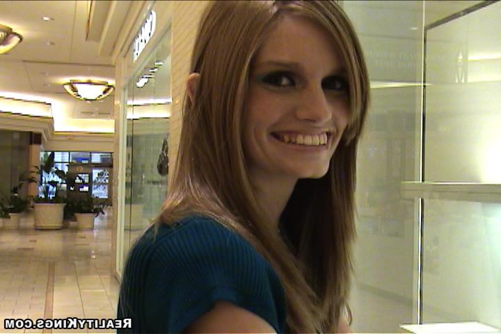 12P 12 pics and 1 movie of Laylaa from Street Blowjobs