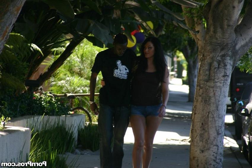 16P wife dating black guy shows on spycam