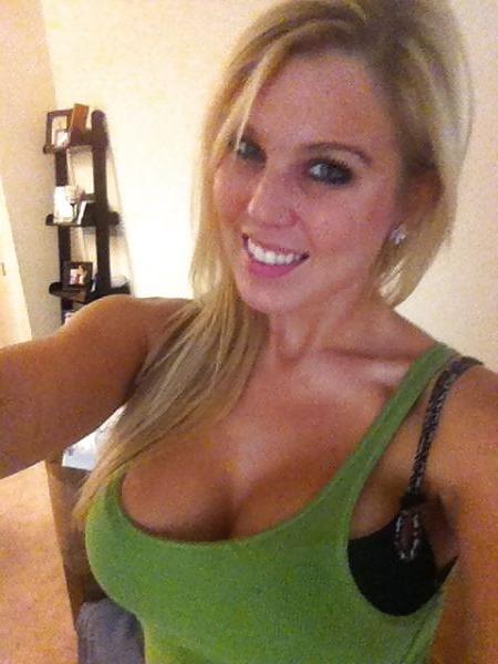 25P Sexy Dressed Dating-Site Milfs