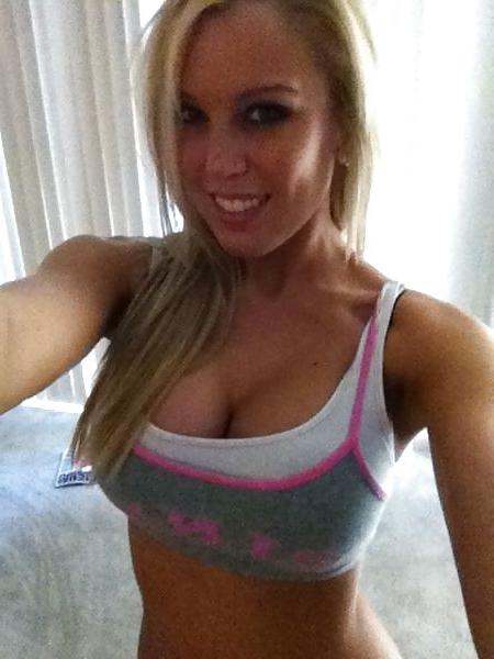 25P Sexy Dressed Dating-Site Milfs