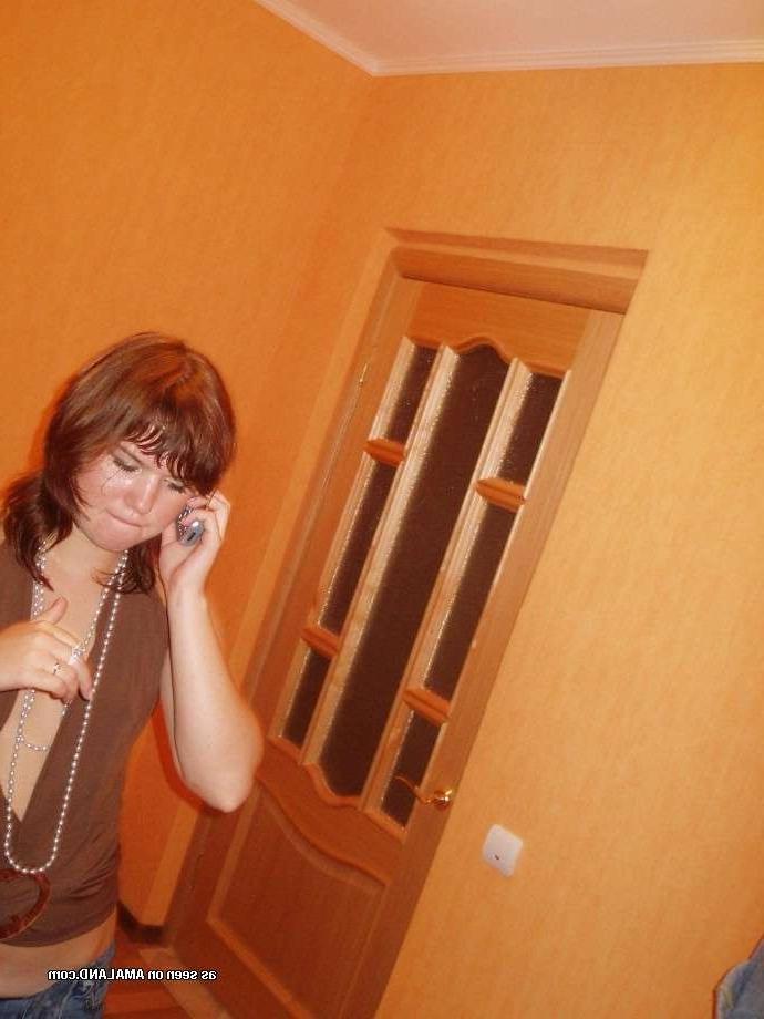 15P Nineteen year old girlfriend fingered and fucked in homemade pix