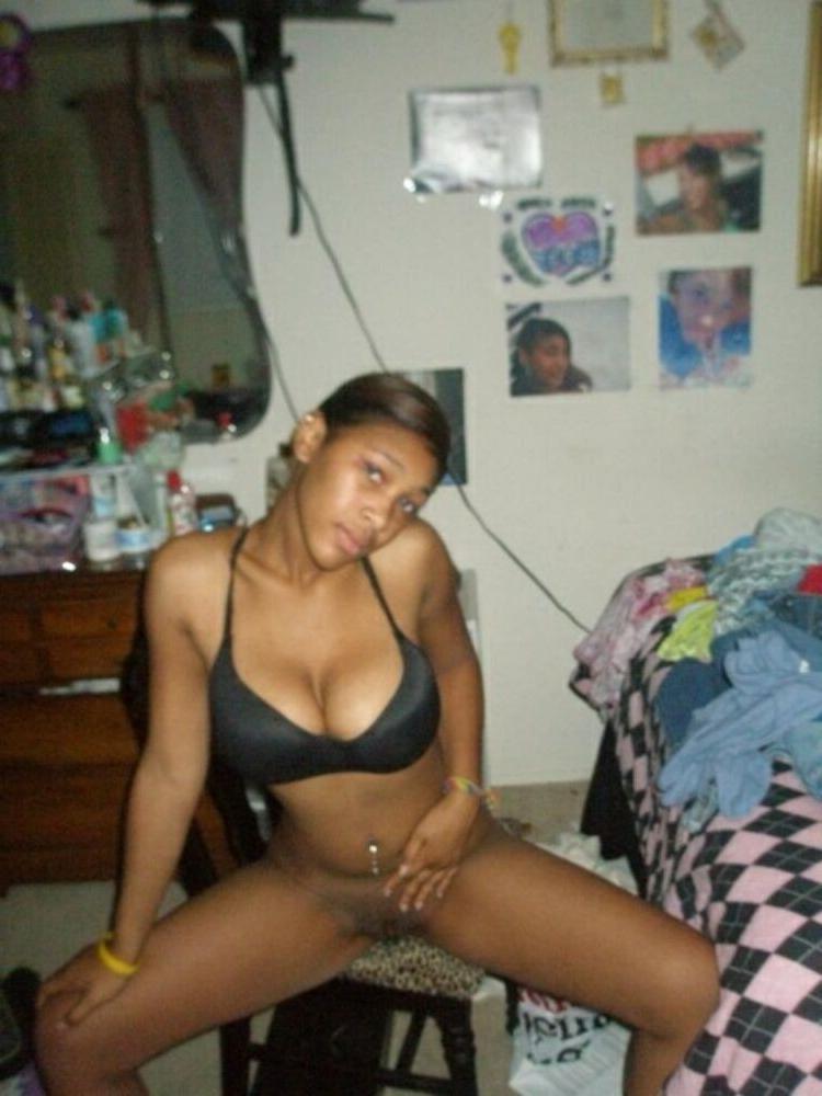 12P Black teenie gfs are posing and fucking gallery 12