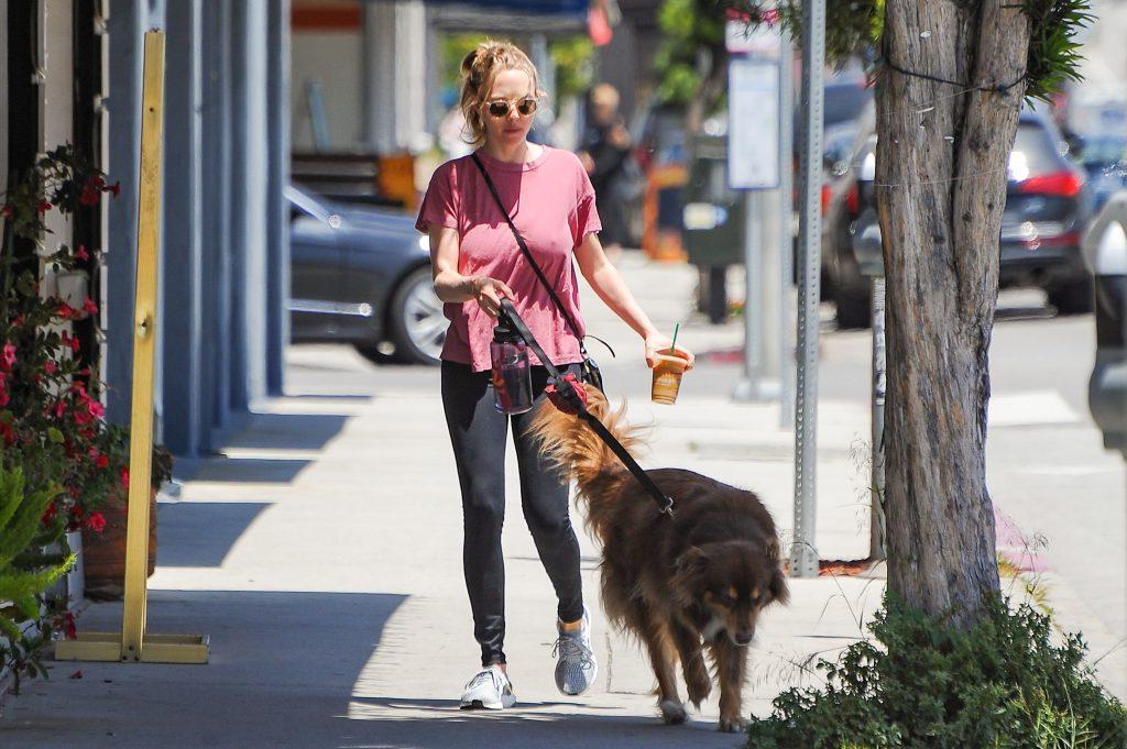 9P Amanda Seyfried Walking Around And Showing Nipples