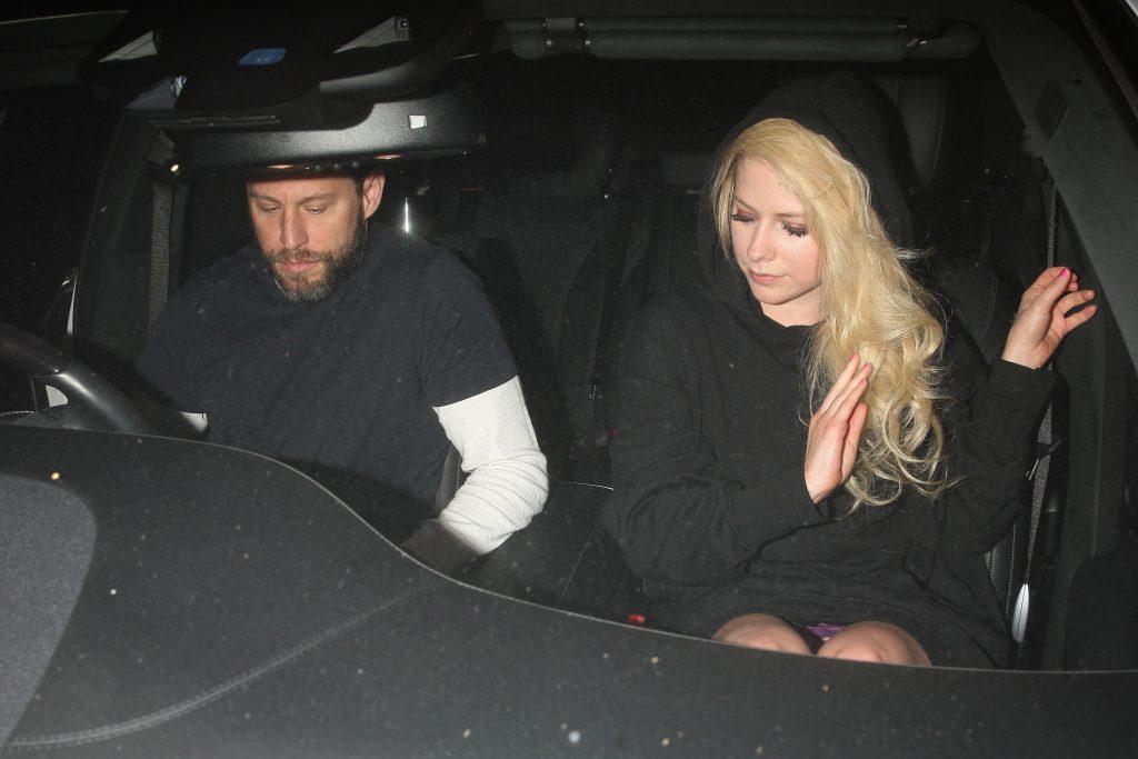 19P Avril Lavigne Upskirt