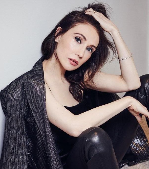 4P Carice van Houten Hot