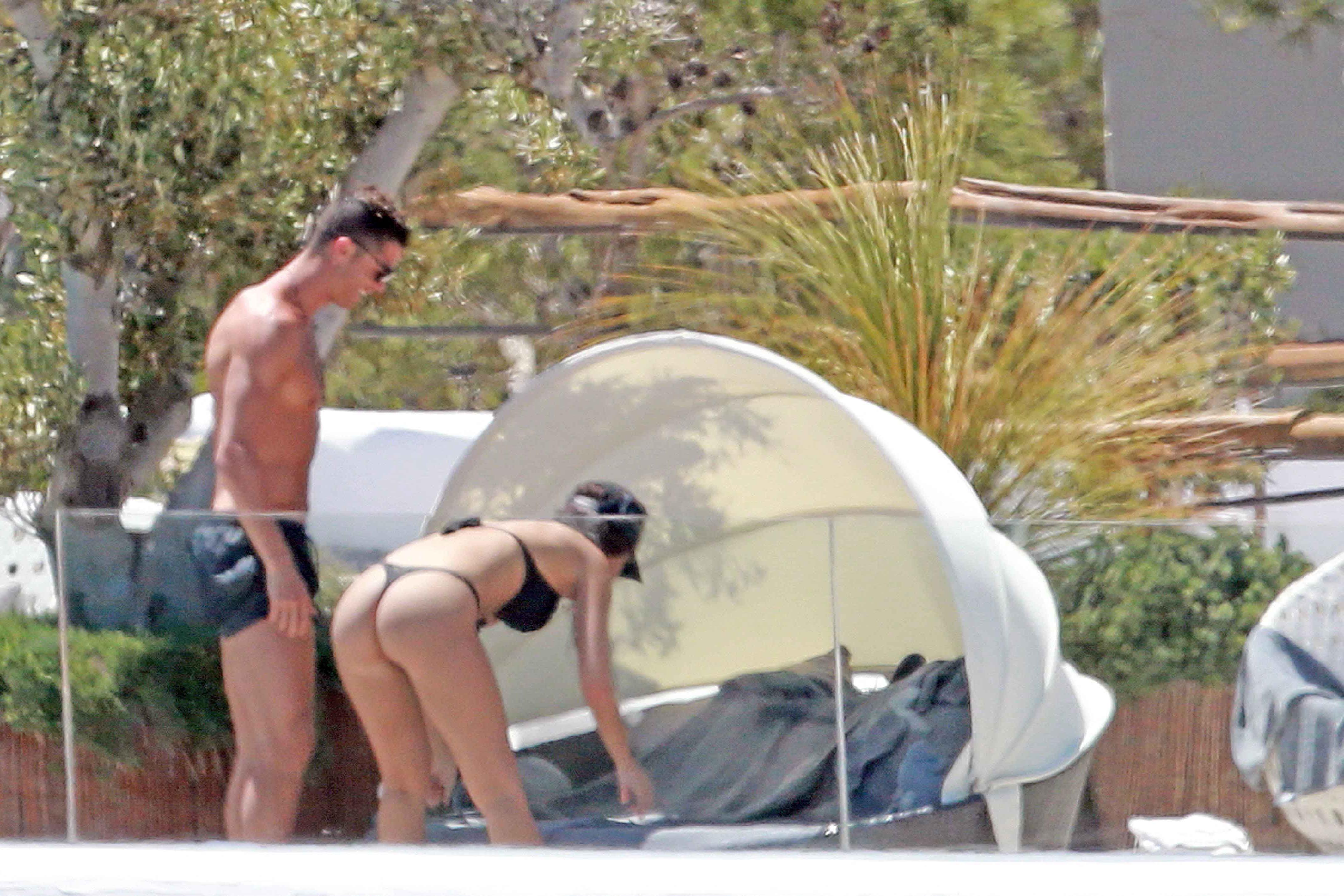 25P Georgina Rodriguez’s Tight And Beautiful Butt