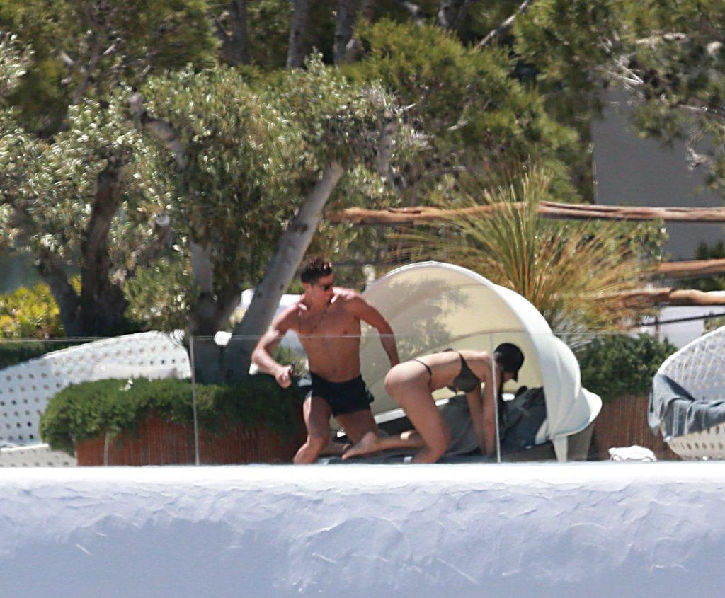 25P Georgina Rodriguez’s Tight And Beautiful Butt