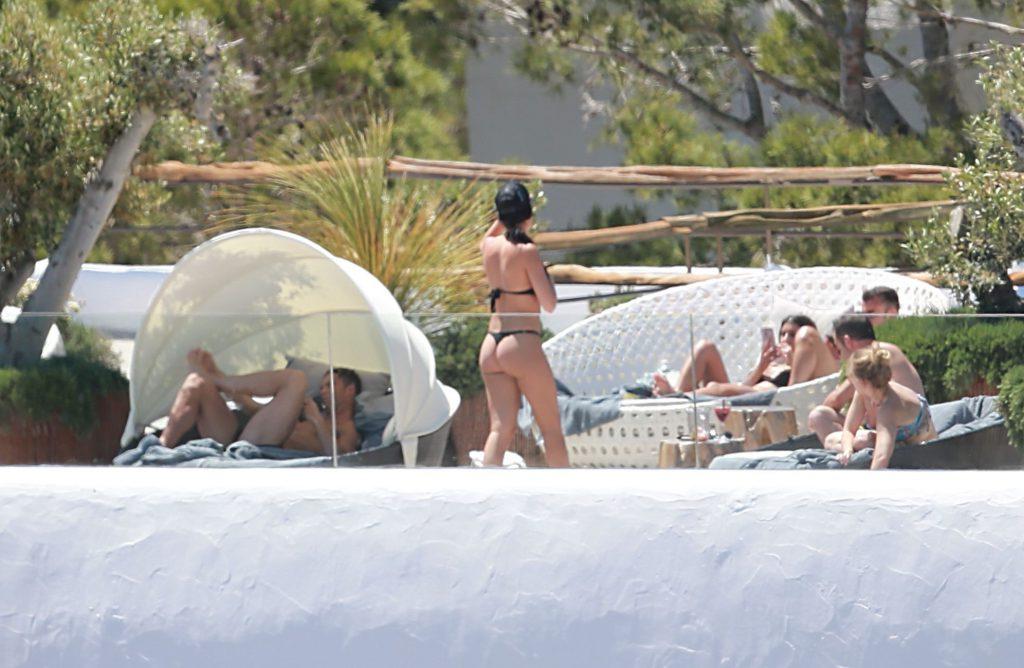 25P Georgina Rodriguez’s Tight And Beautiful Butt