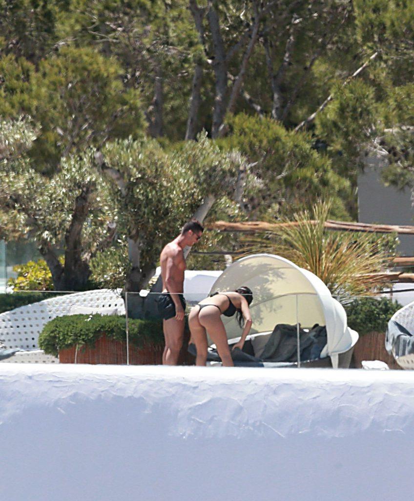 25P Georgina Rodriguez’s Tight And Beautiful Butt