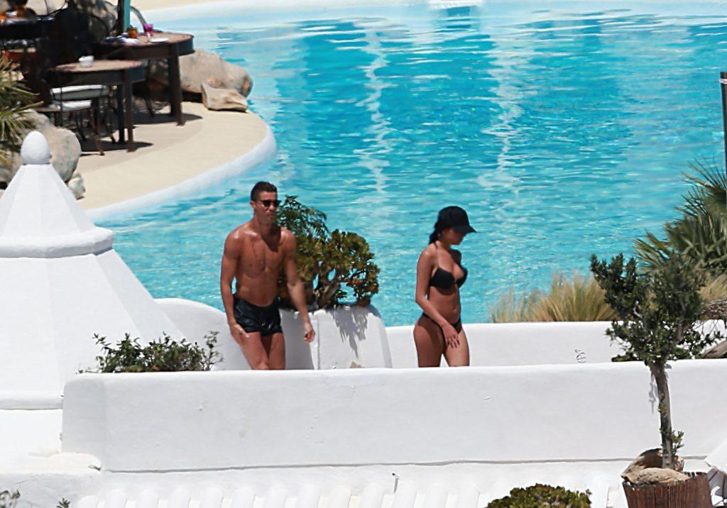 25P Georgina Rodriguez’s Tight And Beautiful Butt