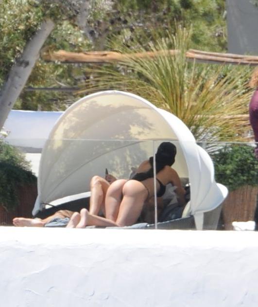 25P Georgina Rodriguez’s Tight And Beautiful Butt