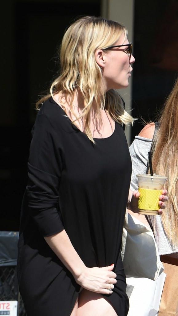 5P Kirsten Dunst Upskirt