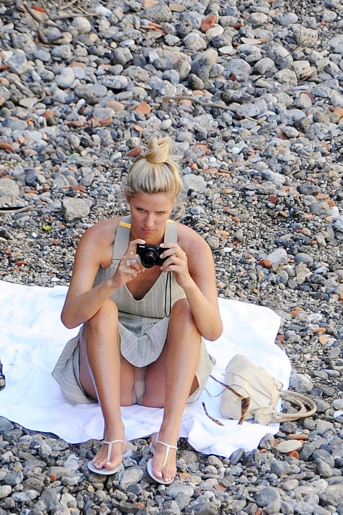 6P Nicky Hilton Upskirt Photos