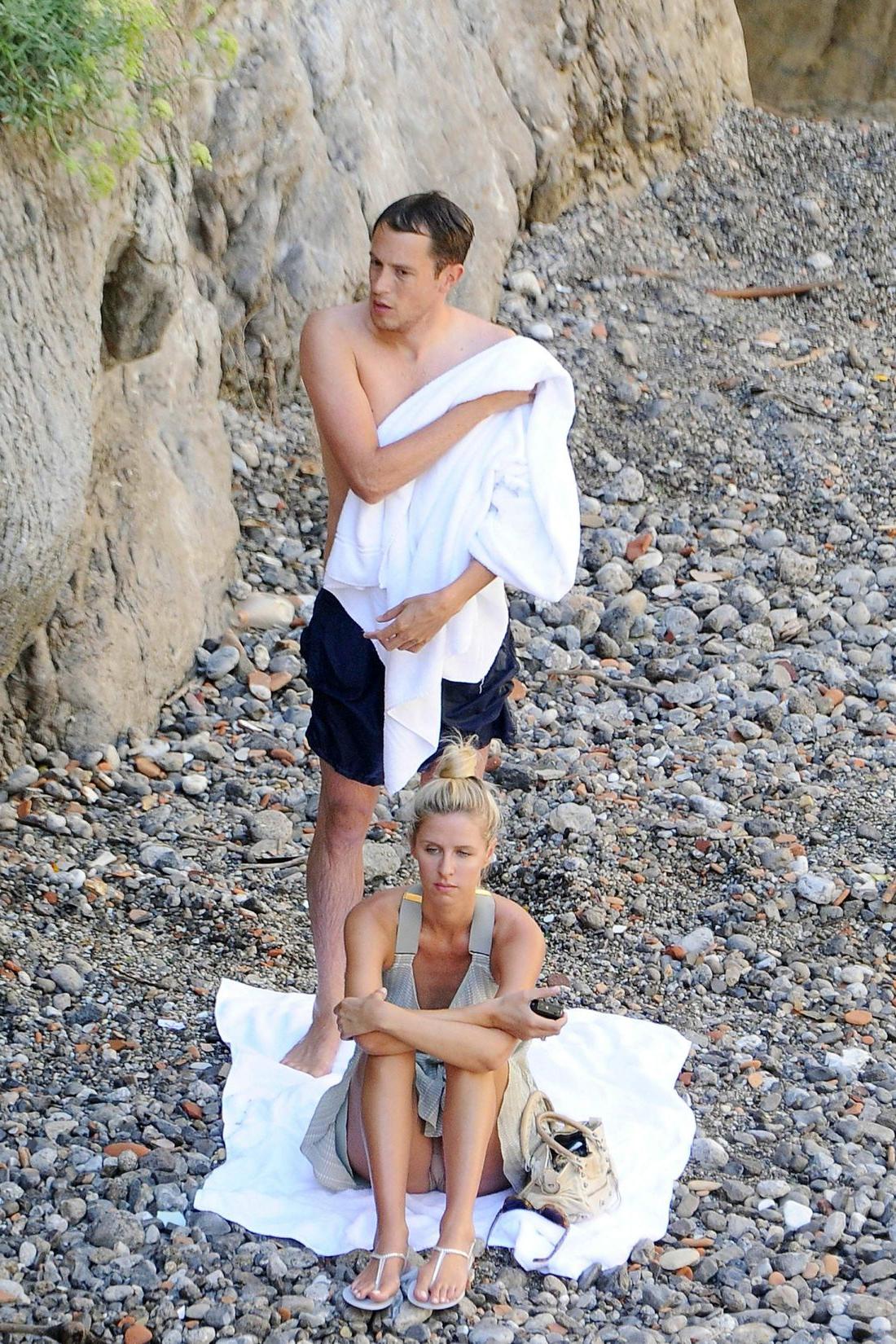 6P Nicky Hilton Upskirt Photos