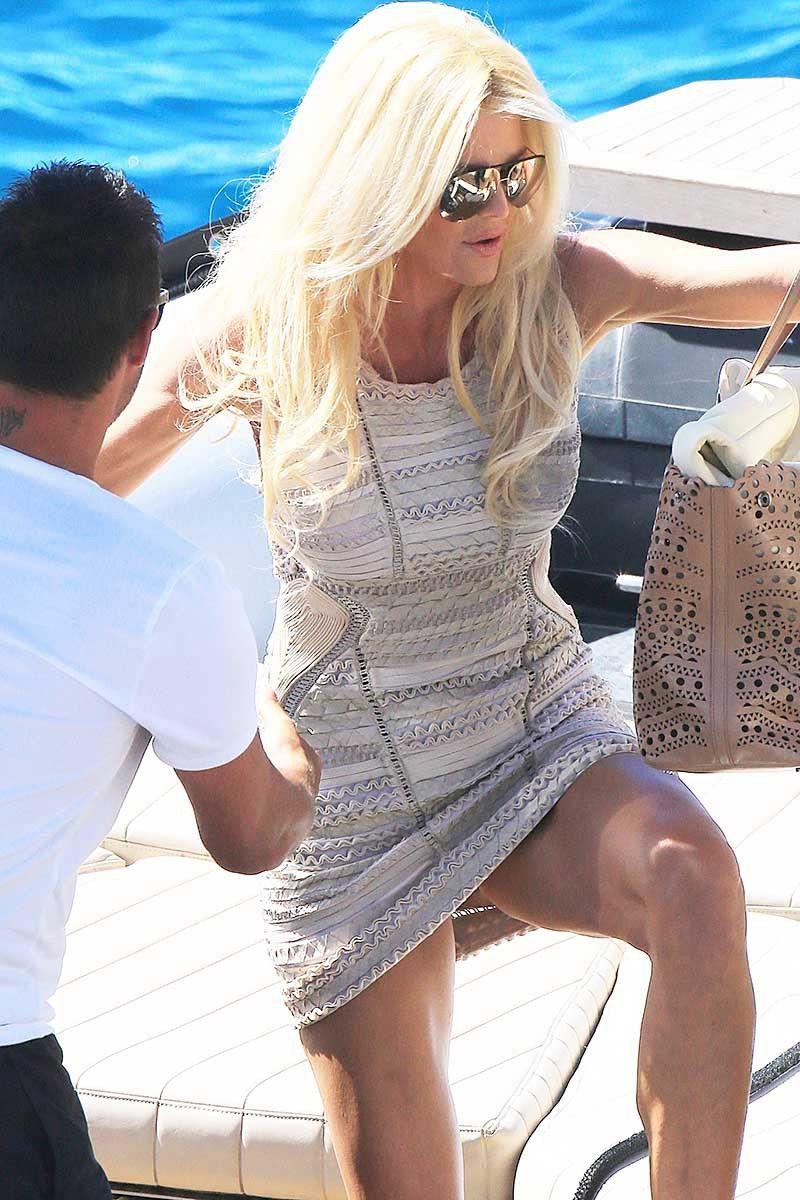 4P Upskirt Photos of Victoria Silvstedt